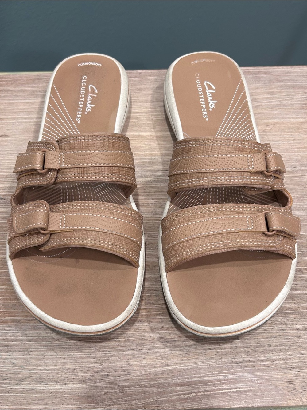 Clarks Cloudsteppers Women’s Taupe/Sand Adjustable Strap Slide Sandals Size 7M - Picture 2 of 6